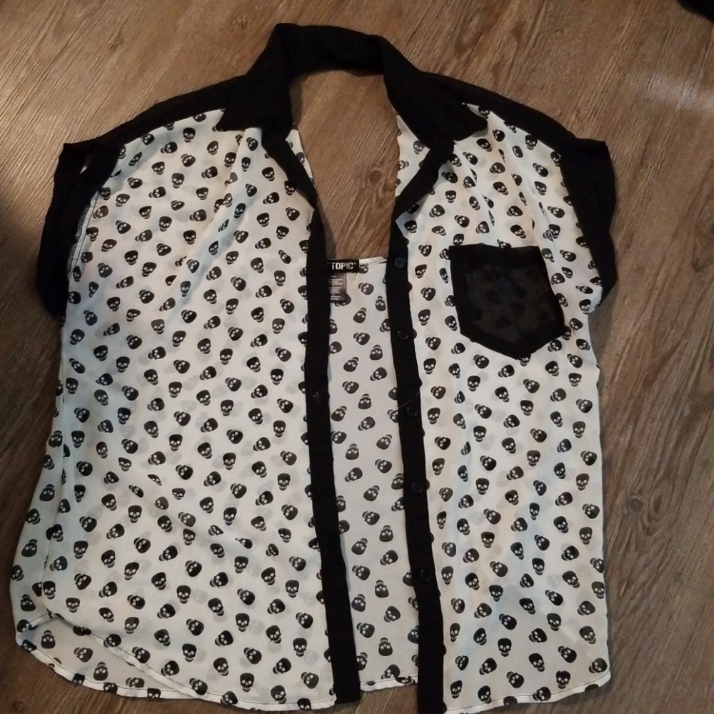 Skull button up